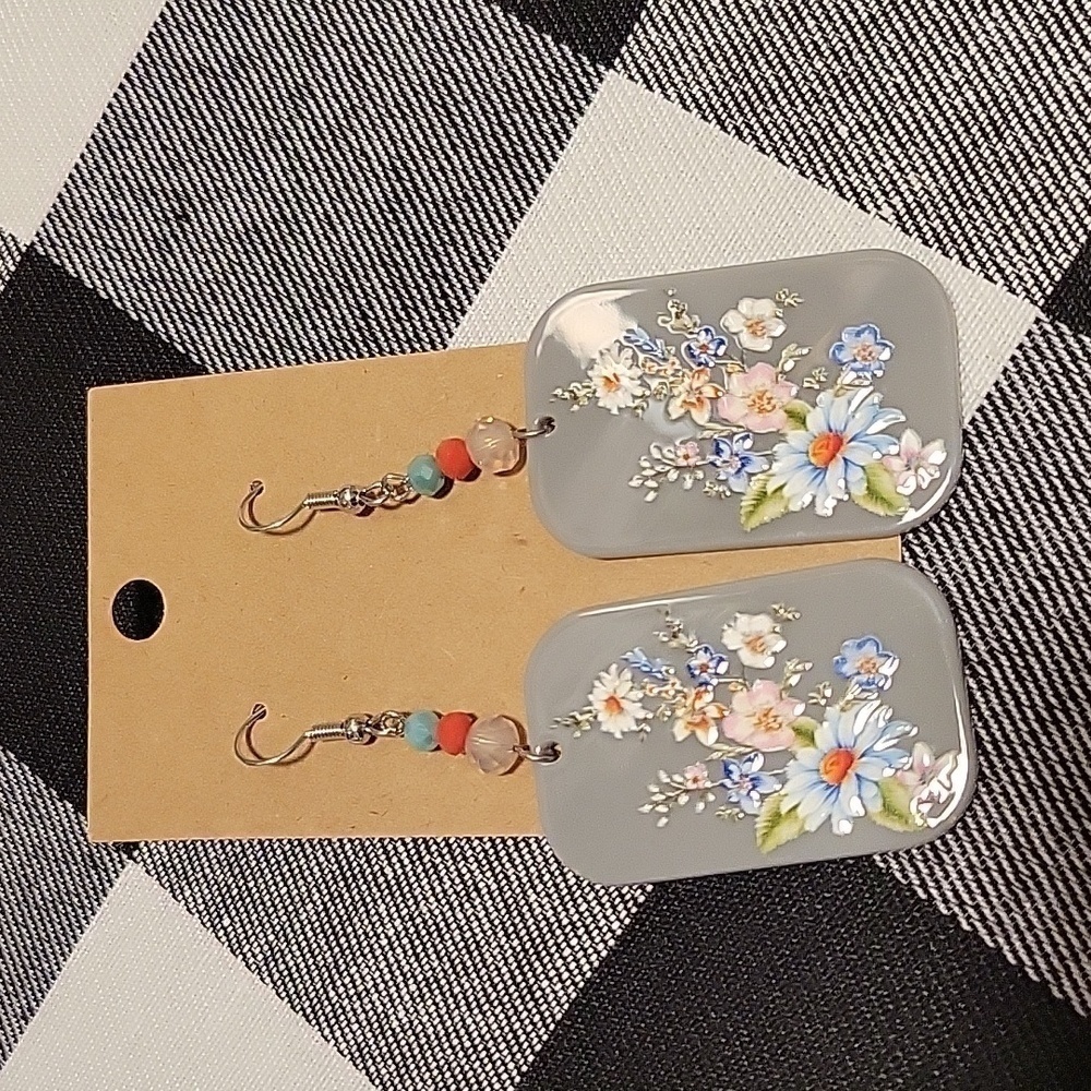 Handmade 3in grey square floral acrylic & bead dangle earrings New